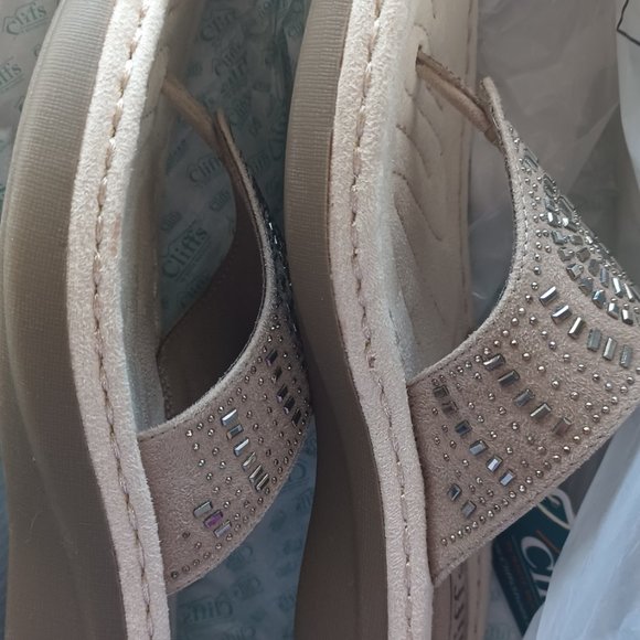 NWT Cliffs sandals - Picture 3 of 3